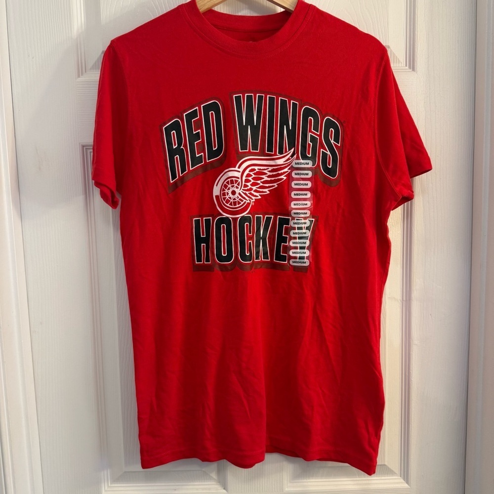NWT Detroit Red Wings Official NHL Logo T-Shirt